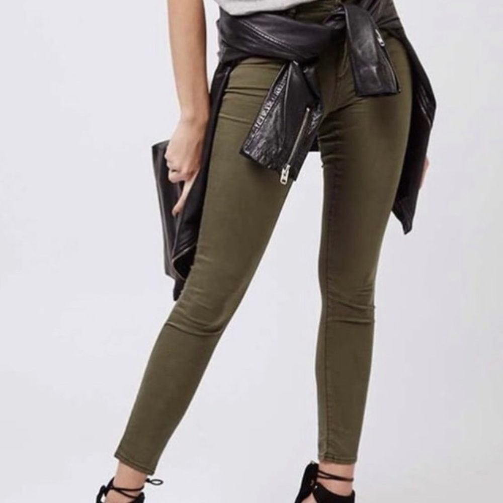 Topshop Moto Leigh Jeans in Olive Green